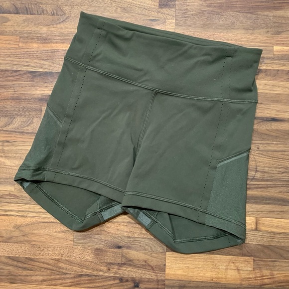Lululemon Smooth Stride High Rise Hot Short 3.5” in Dark Olive - Picture 2 of 12